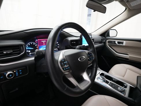 Used 2023 Ford Explorer XLT w/ Equipment Group 202A image 8