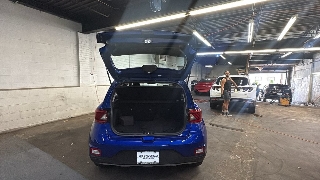 Used 2025 Hyundai Venue Limited FWD image 30