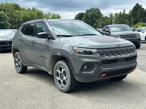 Used 2022 Jeep Compass Trailhawk w/ Trailhawk Convenience Group AWD/4WD image 3