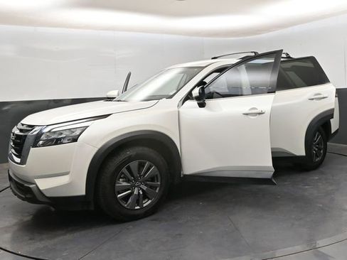 Used 2023 Nissan Pathfinder SV image 33