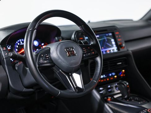 Used 2021 Nissan GT-R Premium image 29