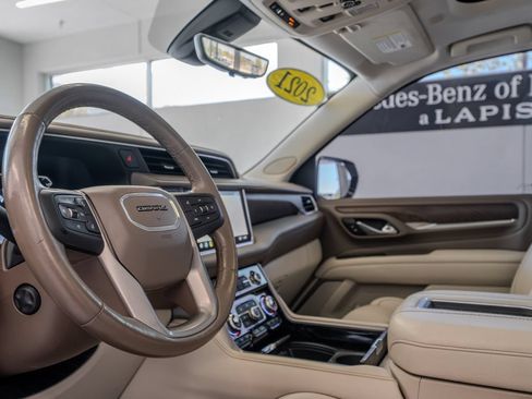 Used 2021 GMC Yukon Denali w/ Denali Premium Package AWD/4WD image 7