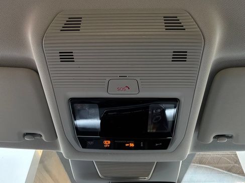 Used 2026 Volkswagen Tiguan SE FWD image 19