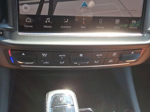 Certified 2023 Maserati Levante GT AWD/4WD image 16