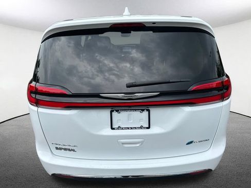 Used 2022 Chrysler Pacifica Touring-L FWD image 14