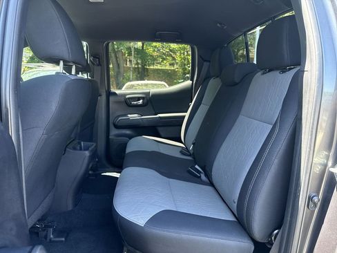 Used 2020 Toyota Tacoma TRD Sport w/ Technology Package AWD/4WD image 24