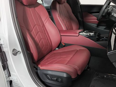 Used 2025 BMW 530i xDrive image 24