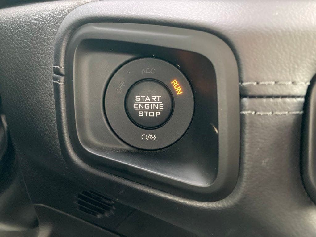 Used 2025 Jeep Gladiator Mojave w/ Convenience Group AWD/4WD image 18