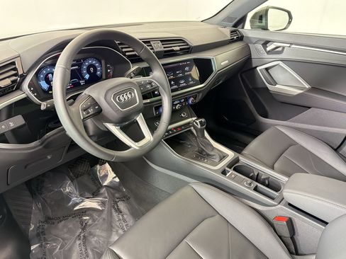 Used 2025 Audi Q3 2.0T Premium w/ Convenience Package image 4