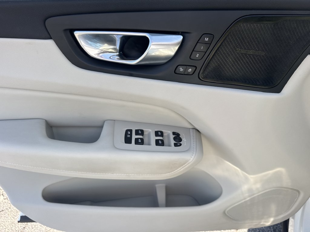 Used 2023 Volvo XC60 B5 Ultimate w/ Climate Package AWD/4WD image 10