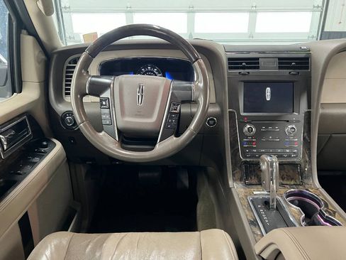 Used 2015 Lincoln Navigator 4WD image 8