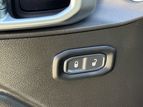 Used 2024 Jeep Wrangler Sport AWD/4WD image 19