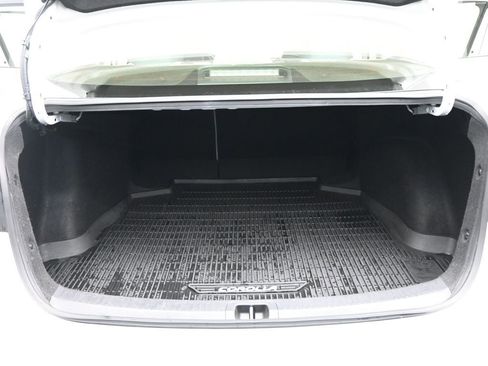 Used 2020 Toyota Corolla LE image 19