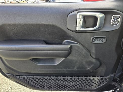 Used 2021 Jeep Wrangler Unlimited Rubicon w/ Dual Top Group image 28