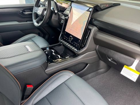 New 2026 GMC Yukon AT4 AWD/4WD image 14