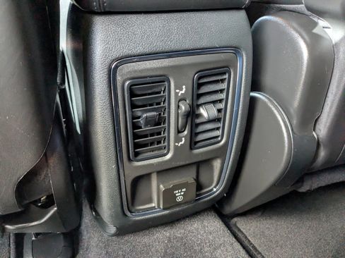 Used 2022 Jeep Grand Cherokee Laredo X image 15