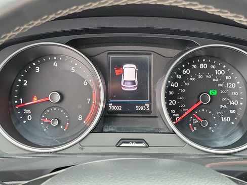 Used 2021 Volkswagen Tiguan SE AWD/4WD image 9