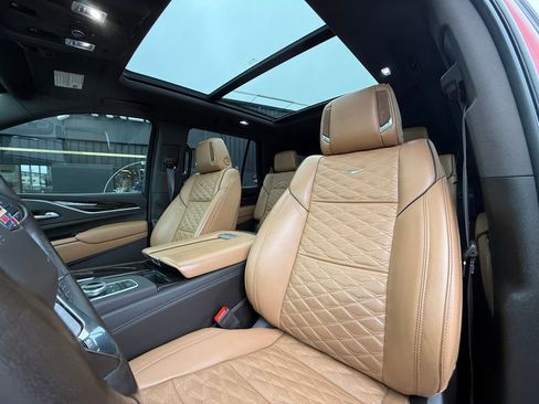 Used 2021 Cadillac Escalade Premium Luxury AWD/4WD image 29
