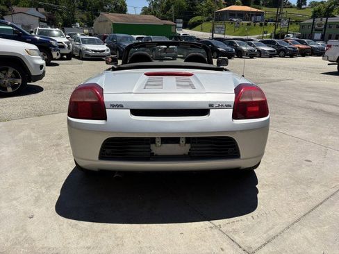 Used 2002 Toyota MR2 RWD image 5