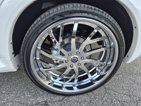 Used 2024 Nissan Armada Platinum w/ Captain's Chairs Package image 9