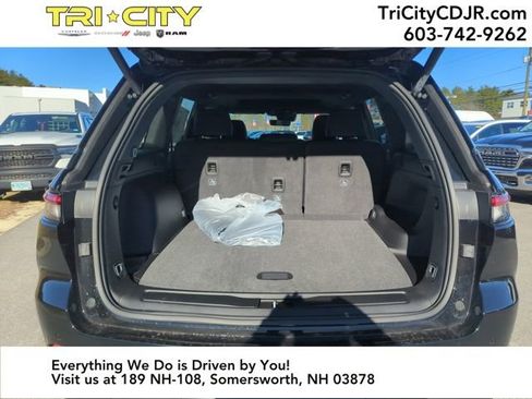 New 2025 Jeep Grand Cherokee Altitude image 22