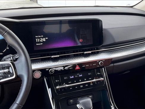 Certified 2024 Kia Carnival SX Prestige image 6