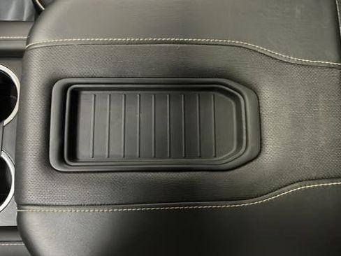 Used 2023 GMC Yukon SLT w/ SLT Premium Package image 20