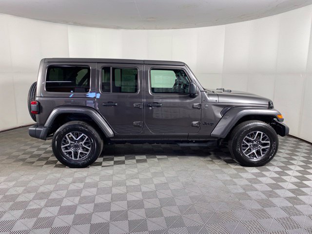 Used 2026 Jeep Wrangler Unlimited Sahara AWD/4WD image 6