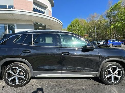 Used 2025 Volkswagen Tiguan SE AWD/4WD image 5