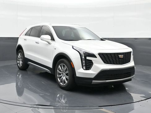 Used 2023 Cadillac XT4 Premium Luxury FWD image 2