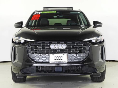 Used 2025 Audi Q5 Premium w/ Convenience Package AWD/4WD image 3
