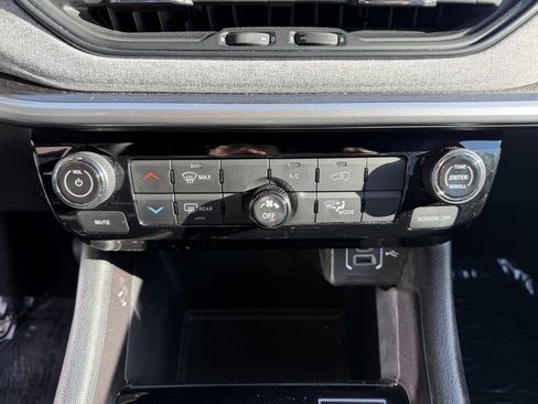 Used 2024 Jeep Compass Latitude image 22