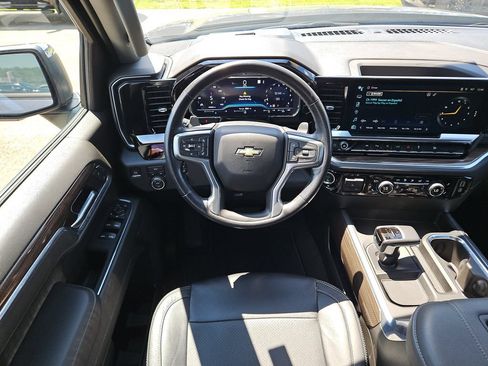Used 2022 Chevrolet Silverado 1500 LT AWD/4WD image 10