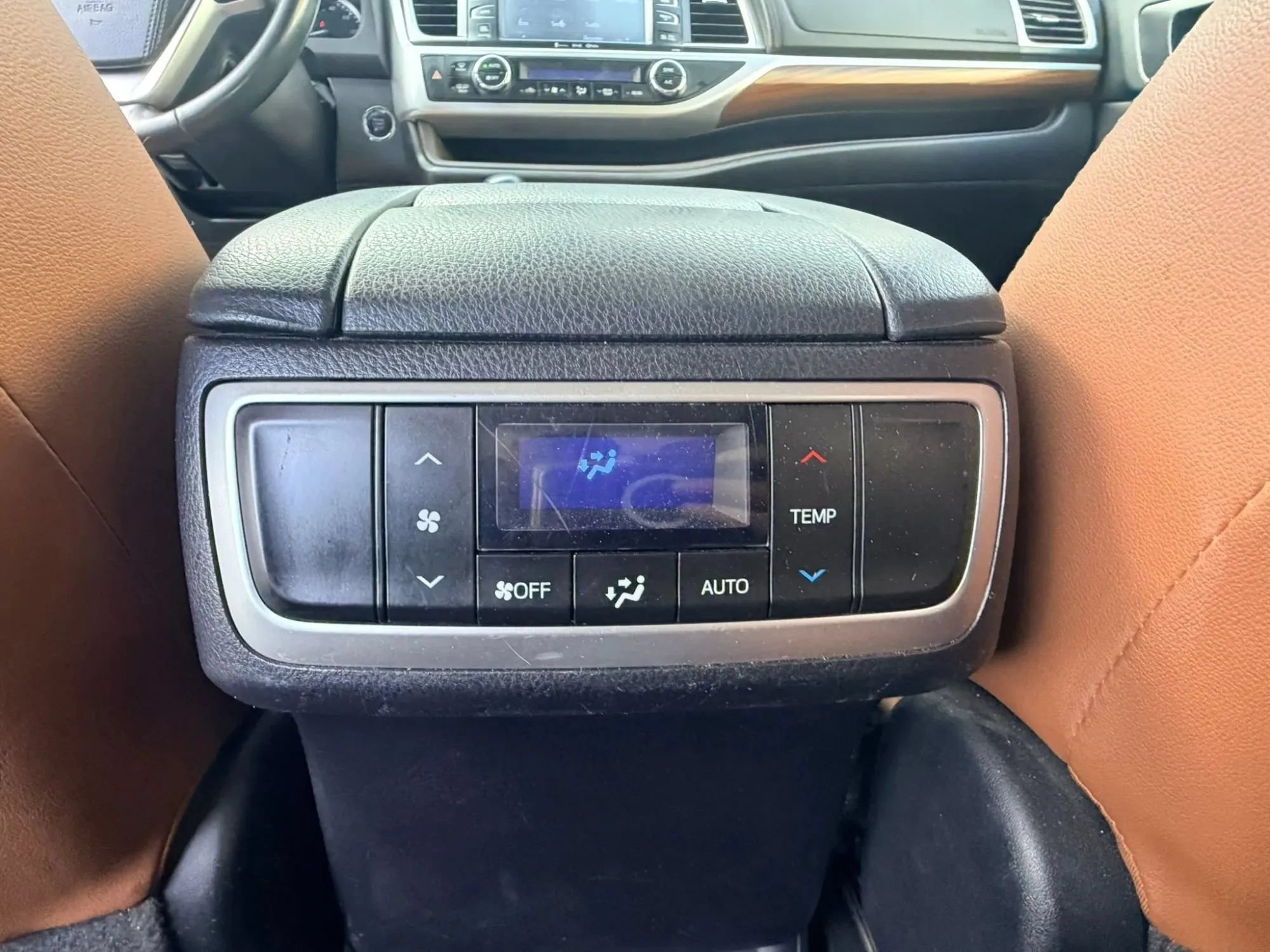 Used 2018 Toyota Highlander Limited FWD image 34