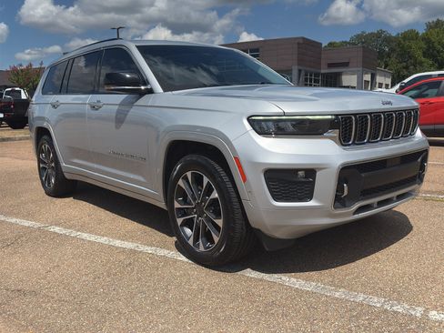 Used 2022 Jeep Grand Cherokee L Overland w/ Luxury Tech Group IV AWD/4WD image 1