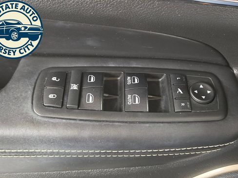 Used 2017 Jeep Grand Cherokee Overland AWD/4WD image 25