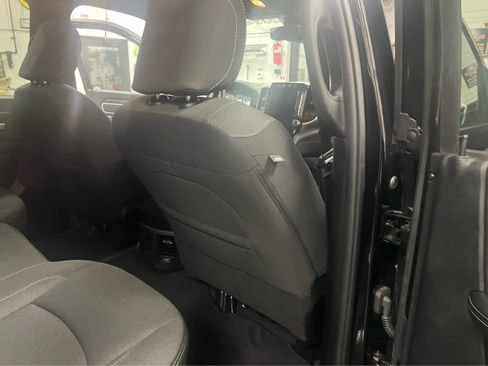 Used 2024 RAM 2500 Big Horn w/ Sport Appearance Package image 28