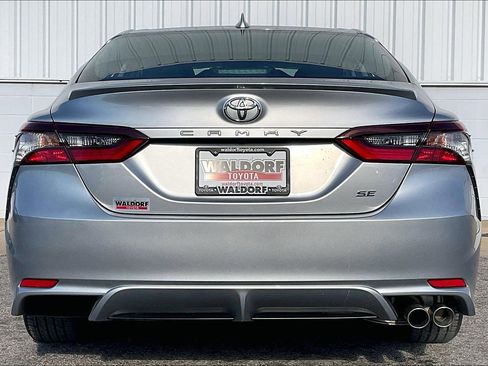 Used 2022 Toyota Camry SE w/ Cold Weather Package image 5