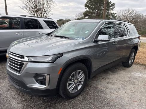 Used 2023 Chevrolet Traverse LT image 3