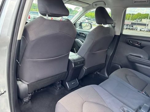 Used 2021 Toyota Highlander LE AWD/4WD image 43