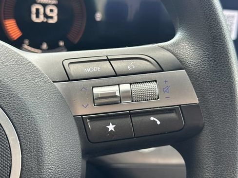 Used 2025 Hyundai Kona SE FWD image 25