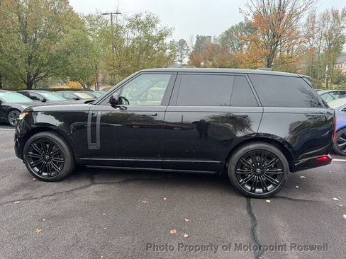 Used 2025 Land Rover Range Rover Long Wheelbase Autobiography AWD/4WD image 6
