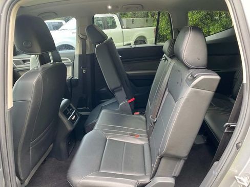 Used 2022 Volkswagen Atlas SE w/ Panoramic Sunroof Package FWD image 9