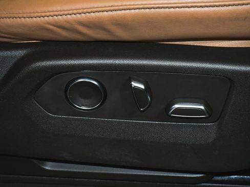 Used 2021 Cadillac Escalade Premium Luxury w/ Driver Assist Tech Package AWD/4WD image 60