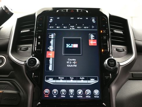 Used 2020 RAM 2500 Laramie w/ Night Edition image 32