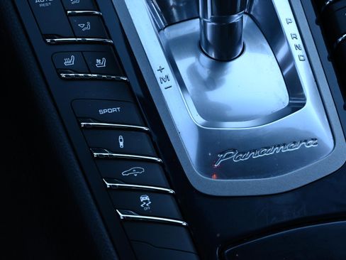 Used 2016 Porsche Panamera S image 19