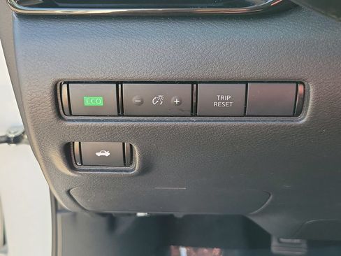 Certified 2024 Nissan Sentra SV FWD image 31