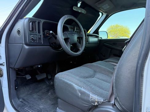 Used 2006 Chevrolet Silverado 2500 W/T image 32