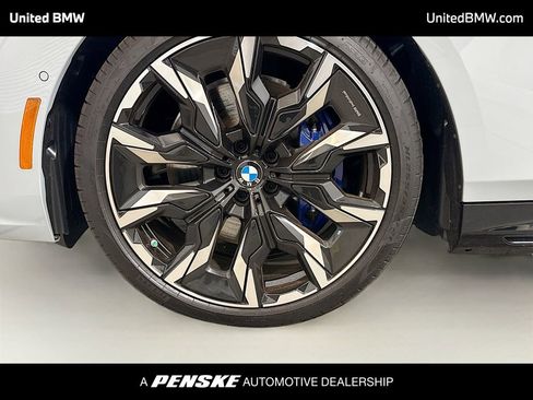Used 2025 BMW i5 M60 w/ Premium Package image 2