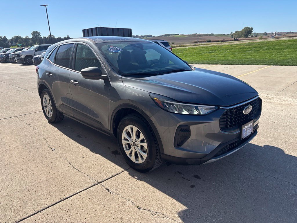 Used 2024 Ford Escape Active AWD/4WD image 3